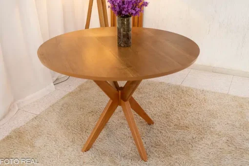 Mesa de Jantar Simpatia Tampo Redondo 108×108 Cinamomo 4 Cad. Lisboa Veludo Marrom Madeira Maciça - Imagem 6