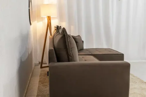 Sofá 3 Lug. Milão C/Chaise Lado Direito Veludo Marrom Larg. 2.30m – Molas Ensacadas - Imagem 5
