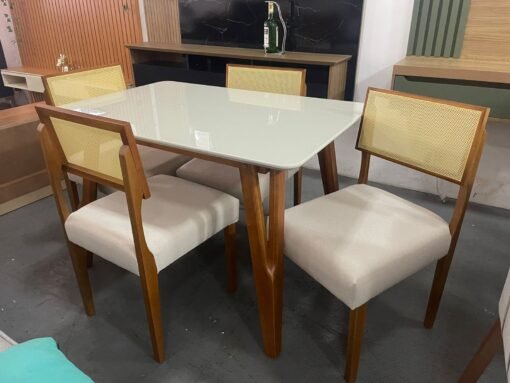 Mesa Siena 120 Mel/Off White com 4 Cadeiras Grécia Mel/Linho Bege – ART ASSENTOS + HR MOVELARIA - Imagem 2