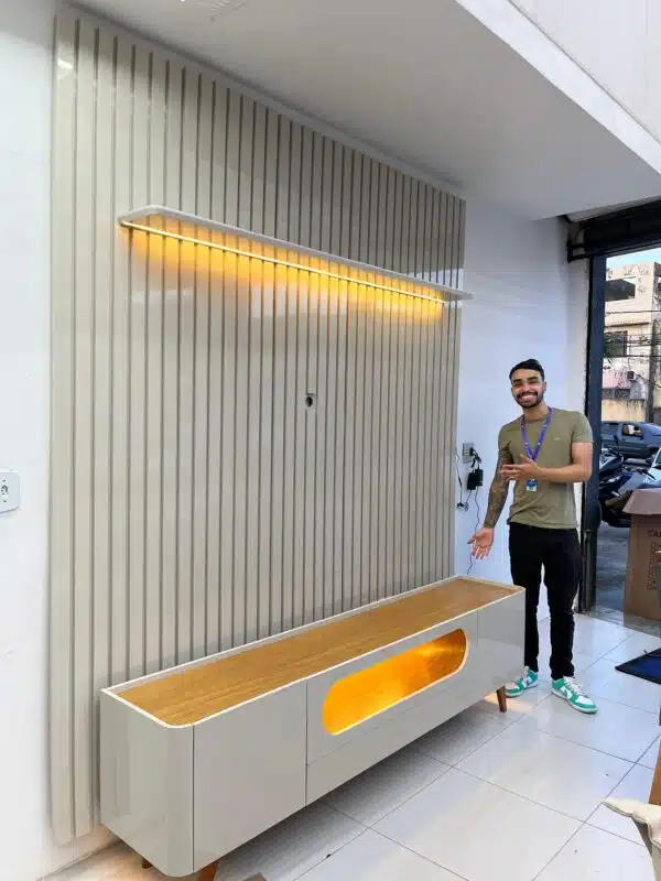 Painel Nobre 230 Off White + Rack Nobre 210 (Pés de Madeira) Off White/Naturale – GELIUS