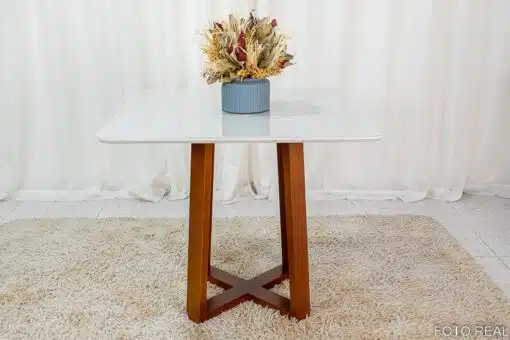 Mesa de Jantar Pedro Mel Vidro Off 90×90 4 Cadeiras Lisboa Veludo Marrom 509 Madeira Maciça Art Assento - Entregue Montada - Imagem 6