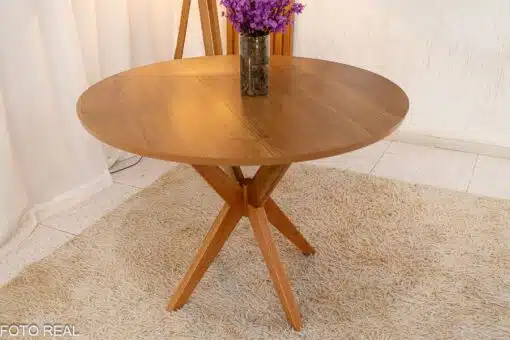 Mesa de Jantar Simpatia Tampo Redondo 108×108 Cinamomo JCM 4 Cad. Lisboa Veludo Cinza 507 Madeira Maciça Art Assento - Entregue Montada - Imagem 6