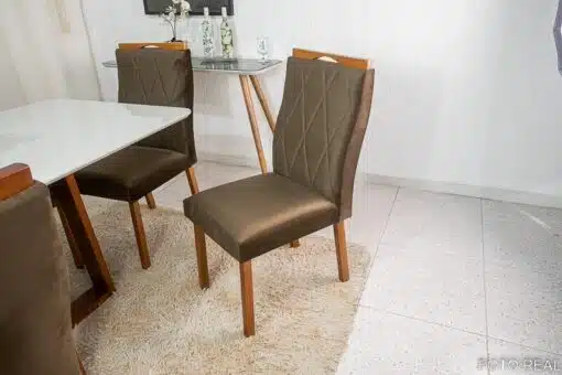 Mesa de Jantar Pedro Mel Vidro Off 160×80 6 Cadeiras Lisboa Veludo Marrom 509 Madeira Maciça Art Assento - Entregue Montada - Imagem 4