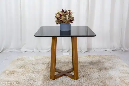 Mesa de Jantar Pedro Mel Vidro Preto 90×90 4 Cadeiras Lisboa Veludo Preto 504 Madeira Maciça Art Assento - Entregue Montada - Imagem 6