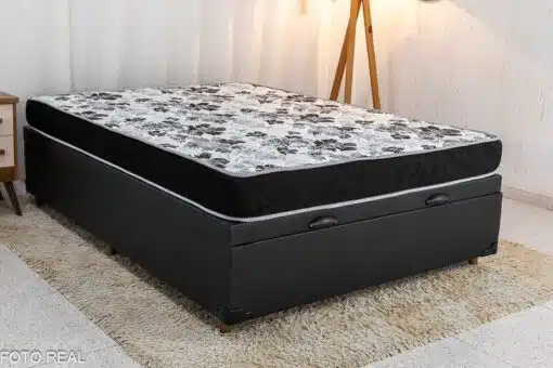 Box Baú Casal Eli Korino Preto Blindado + Colchão Casal Santé D33 138x188x15 Nosso Sonho