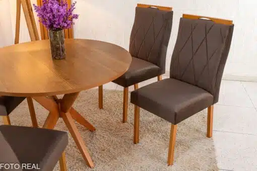 Mesa de Jantar Simpatia Tampo Redondo 108×108 Cinamomo 4 Cad. Lisboa Veludo Marrom 509 Madeira Maciça - Entregue Montada - Imagem 5