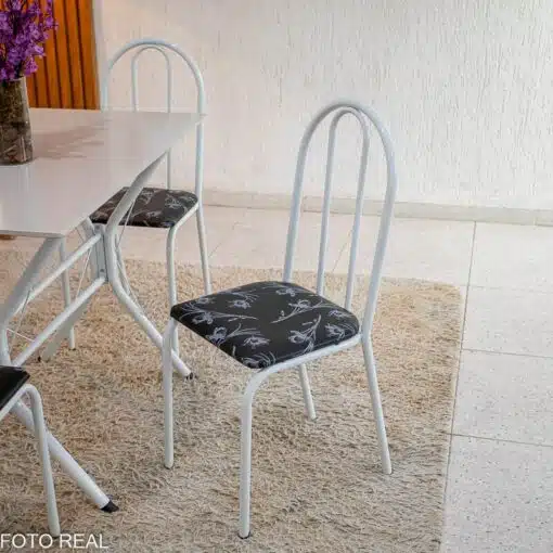 Mesa de Cozinha Base Cabo Frio Branca Tampo Off Pedra 100x60 4 Cadeiras Ubatuba Branca Assento Preto - Teixeira - Imagem 4