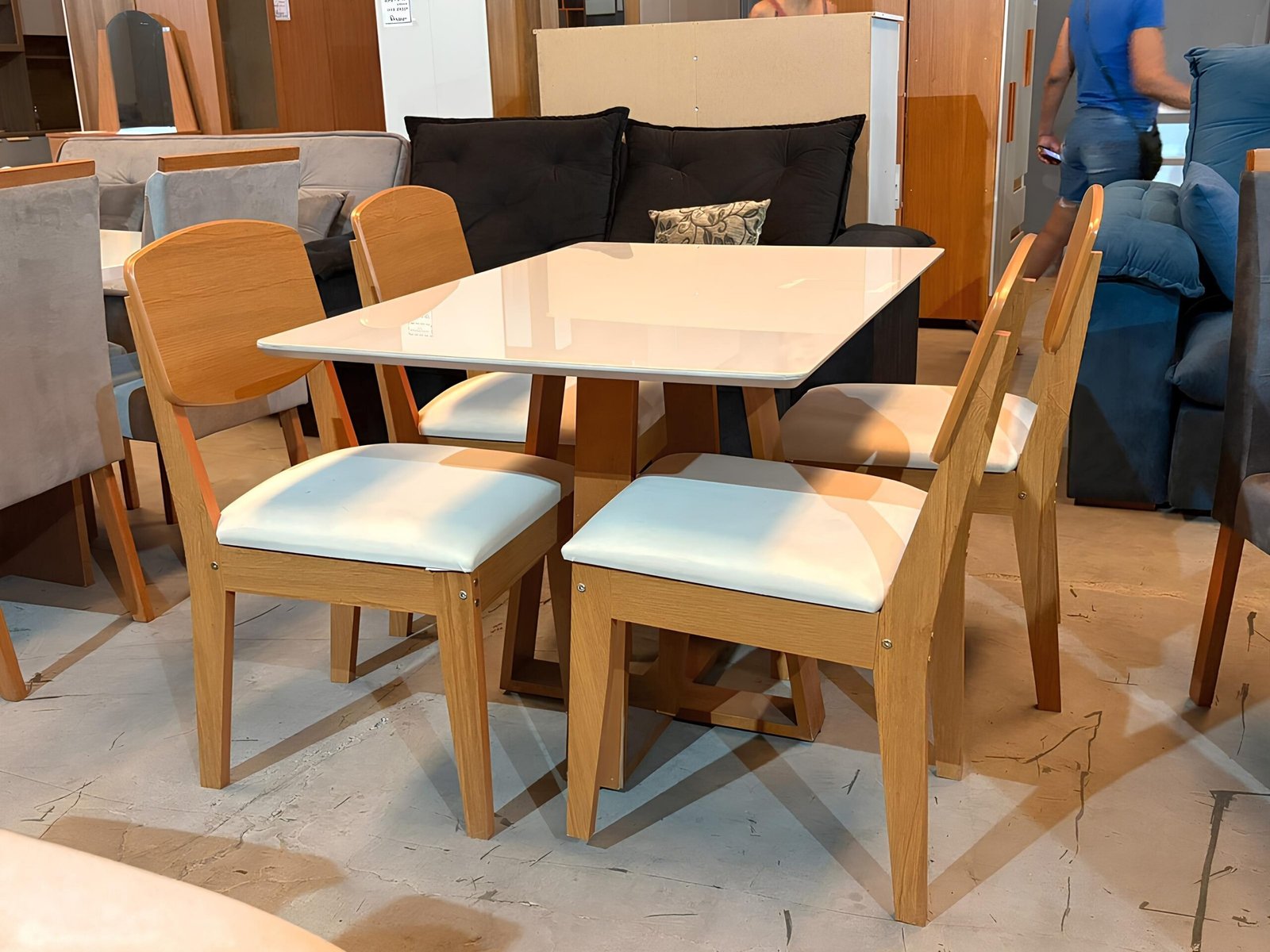 Mesa Pedro 120 Mel/Off White com 4 Cadeiras Havana Veludo Creme – ART ASSENTOS + RUFATO - Imagem 2