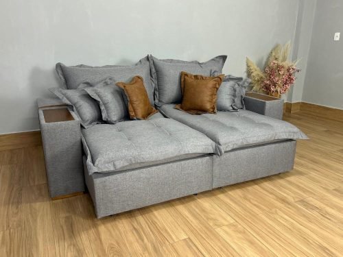 Sofá Cama Retrátil Reclinável Gabriela 2,90m – Cinza Linho/ Marrom Courino